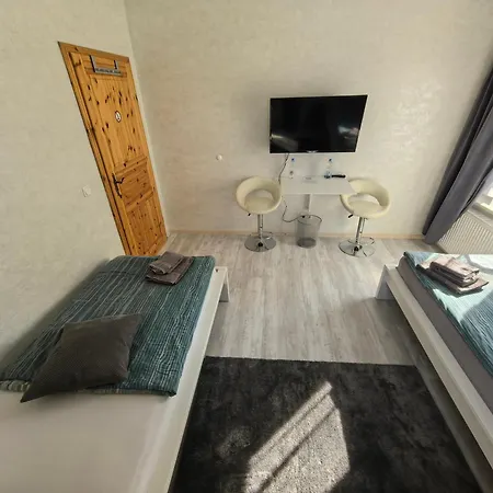 Monteur & Geschaeftsreisen In Cs11 * סלה