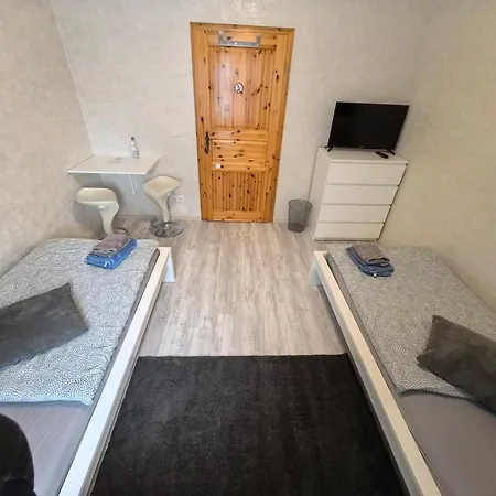 Monteur & Geschaeftsreisen In Cs11 בית אירוח *