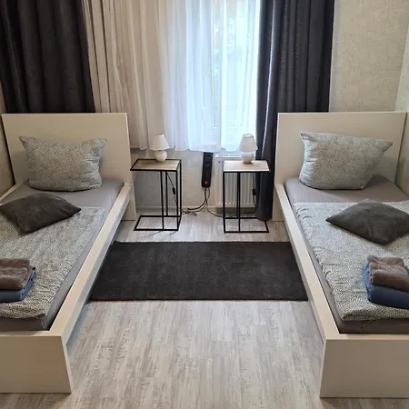 Monteur & Geschaeftsreisen In Cs11 * סלה